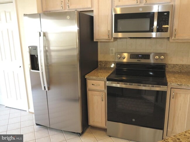 Building Photo - 10633 Lockerbie Way