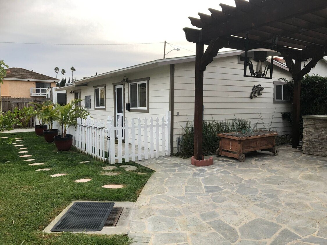 Foto del edificio - 2244 247th St. Lomita - 3 units