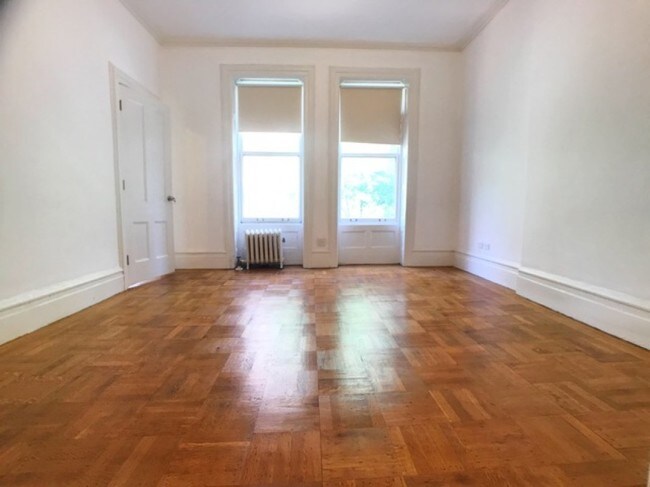 Foto del edificio - 302 W 102nd St