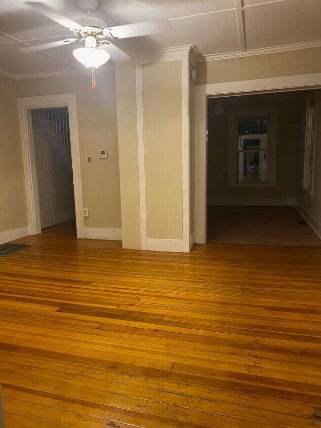 Comedor - 1003 Main St