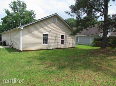 Building Photo - 1671 Riverchase Cir E NE