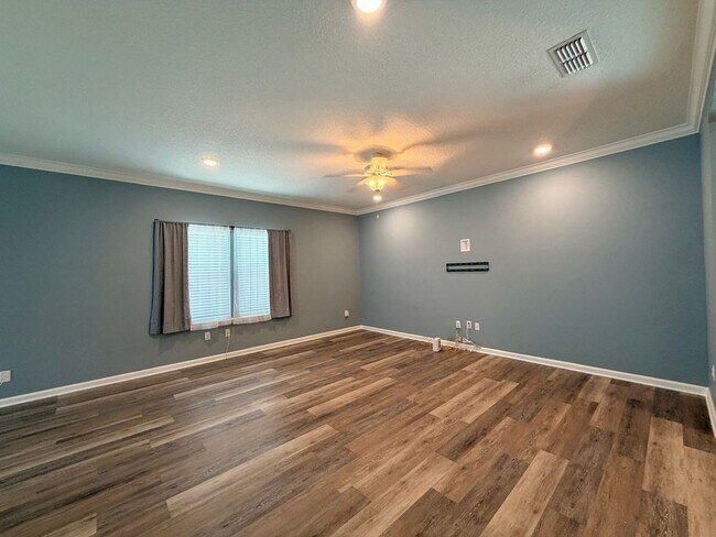 Building Photo - Spacious 5-Bedroom Home with Over 3,000 Sq. Ft. in a Fantastic Community!