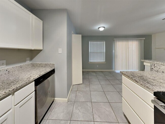 Foto del edificio - 3 BR/2BA | Renovated Single Family Home |  | 2-Car Covered Parking | Gated backyard!