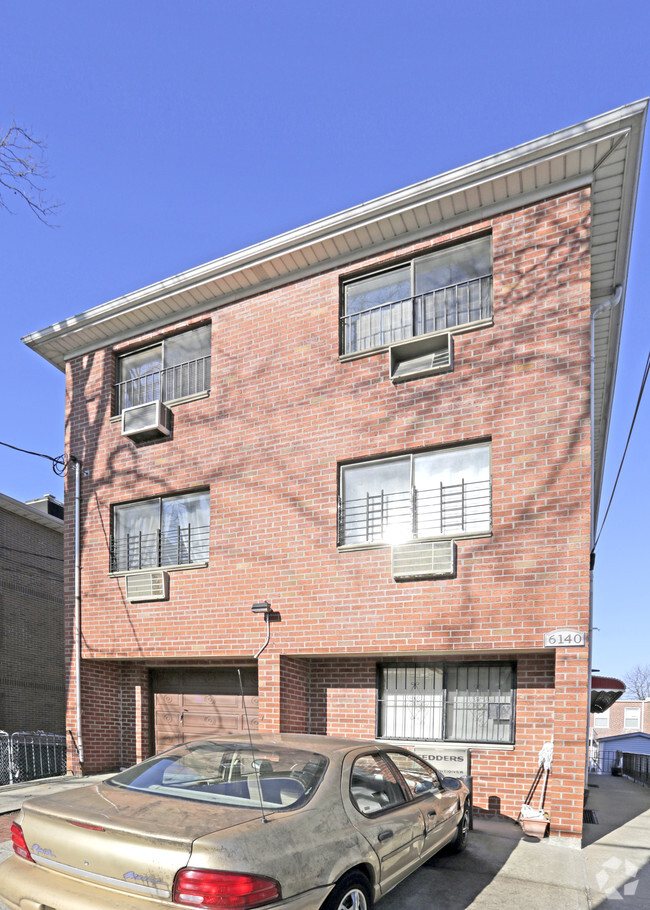 Foto del edificio - 61-40 167th St