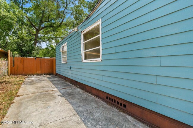 Foto del edificio - 2892 Gilmore St