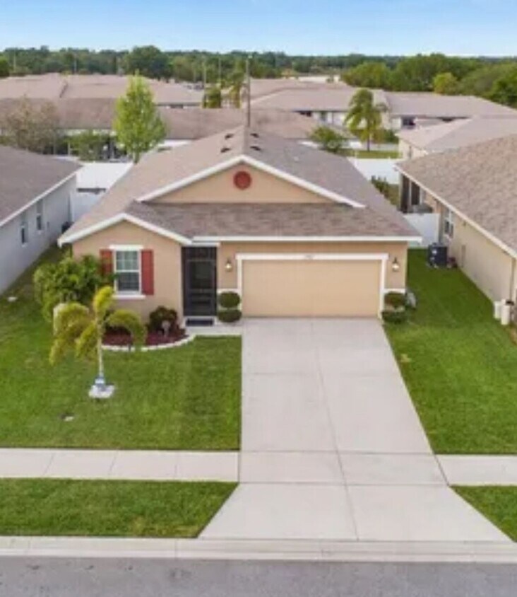 Foto principal - Four bedroom Two bath - Winter Haven