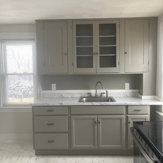 Building Photo - 70 Hedley Ave