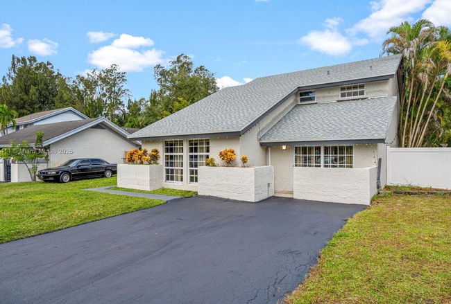 Building Photo - 8351 SW 39th Ct