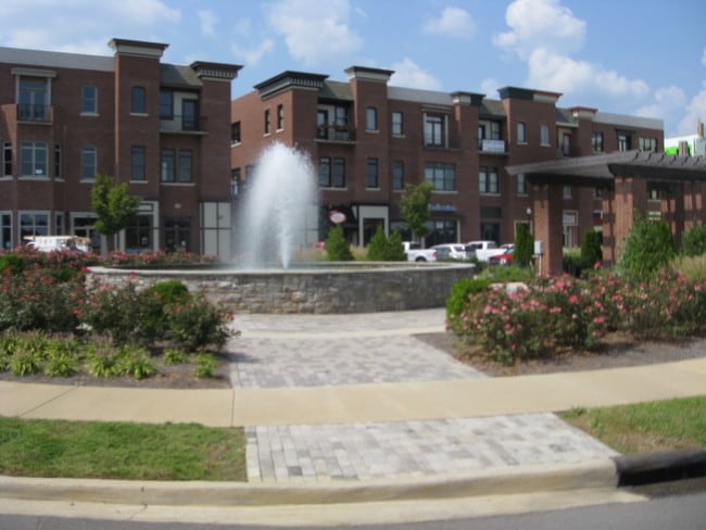 Building Photo - 214 Village Square