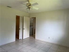Building Photo - 305 NW 22nd Pl