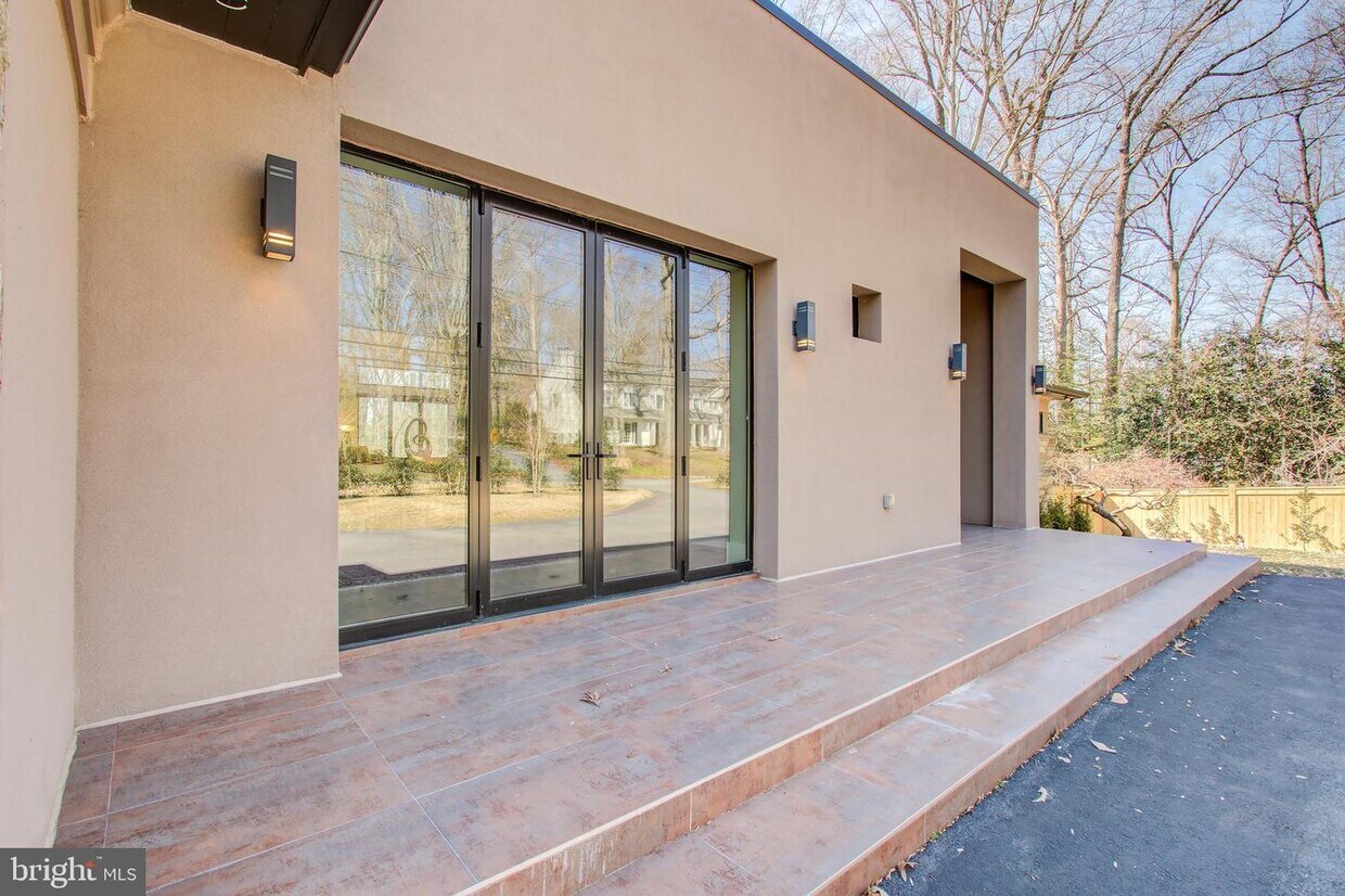 Foto principal - 7324 Arrowood Rd