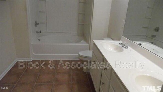Foto del edificio - 132 Linden Park Ln