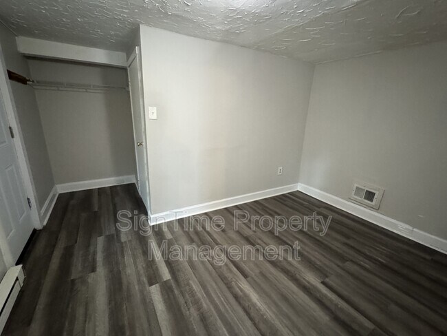 Foto del edificio - 17321 Virginia Ave