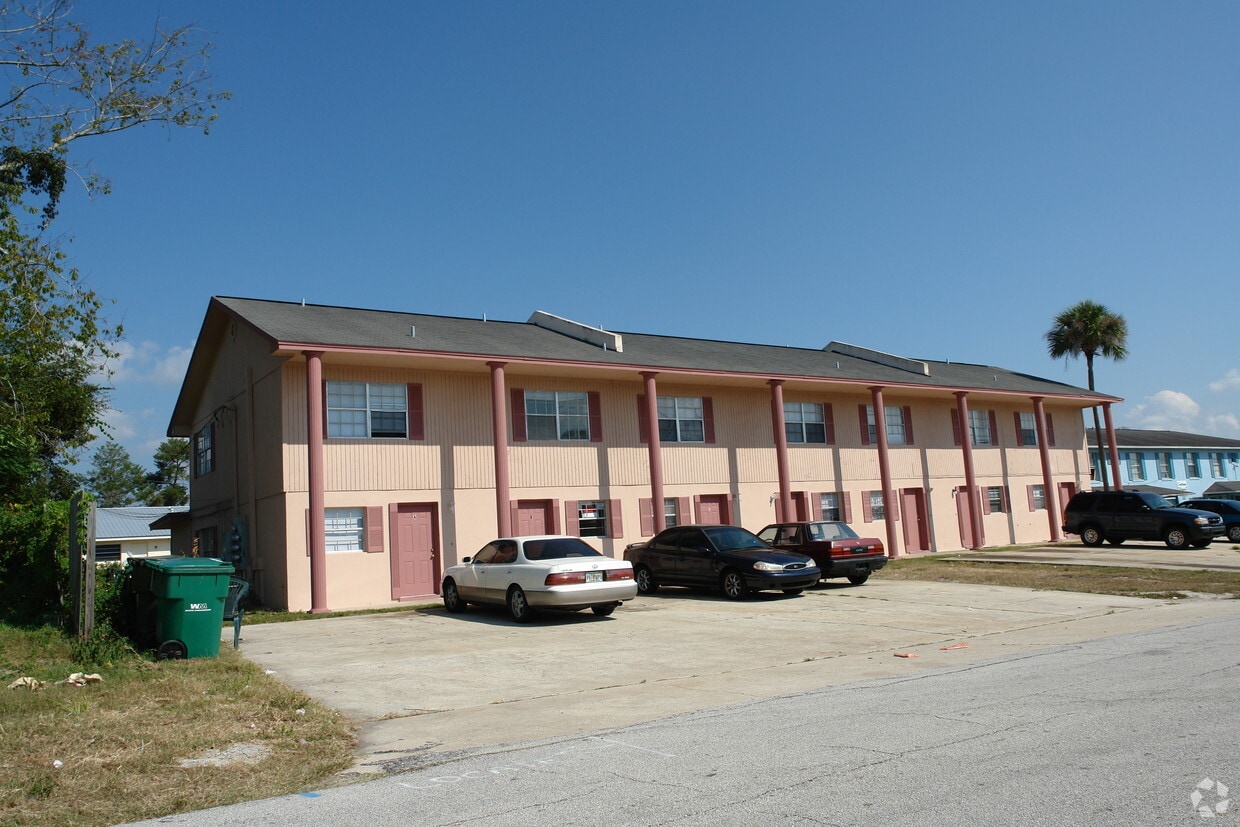 Primary Photo - 112 Caribbean St