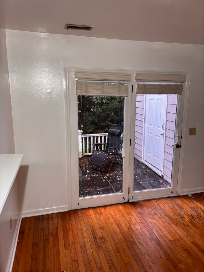 Building Photo - 615 Morehead Ave