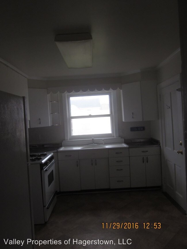 Building Photo - 2 br, 1 bath House - 606 George St