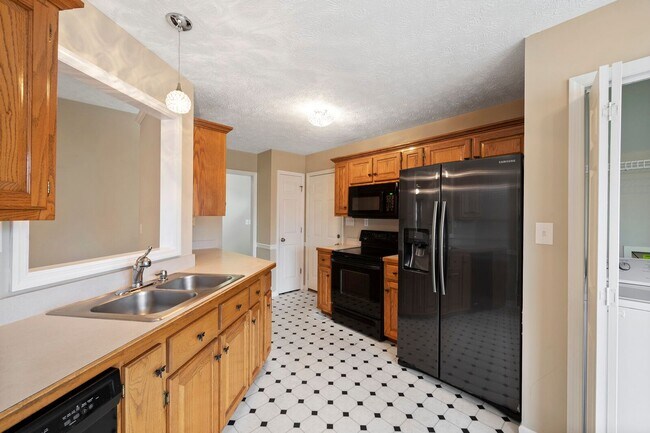 Foto del edificio - 700 Creek Landing Cir