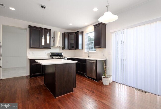 Foto del edificio - 122 Blakely Rd