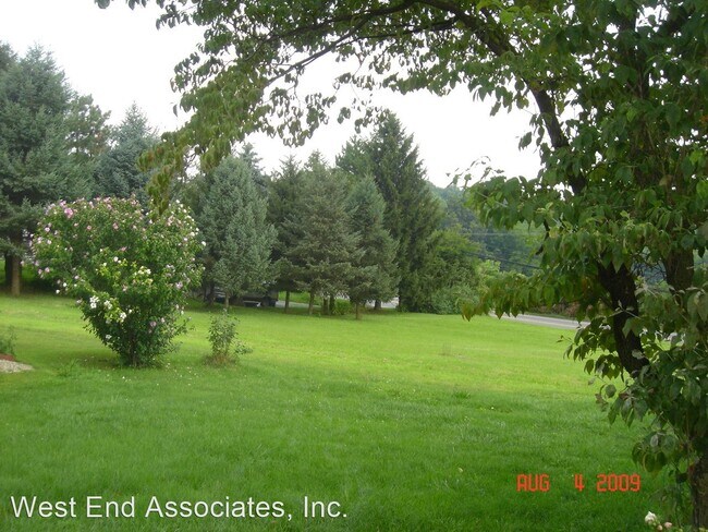 Foto del edificio - 2 br, 1 bath House - 3035 Woodlea Rd
