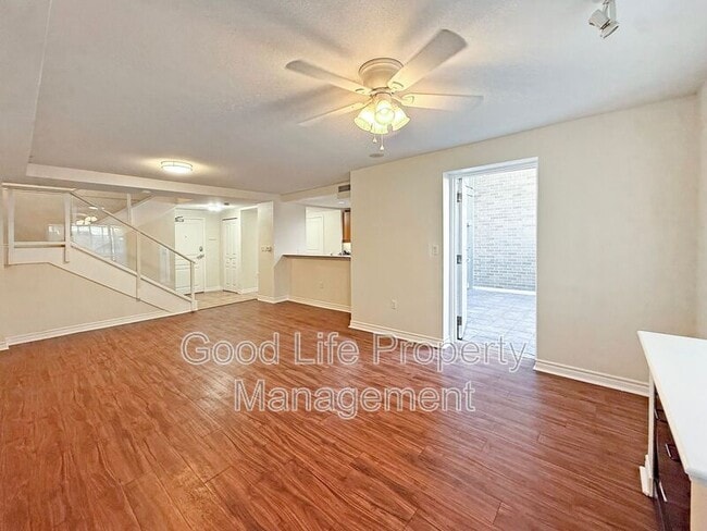 Building Photo - 300 W Beech St