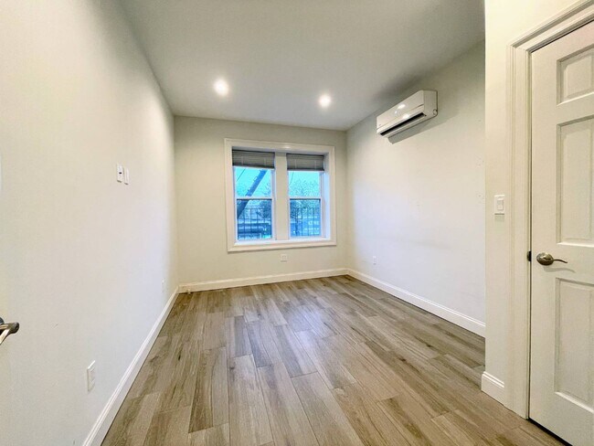 Building Photo - 60-19 68th Ave