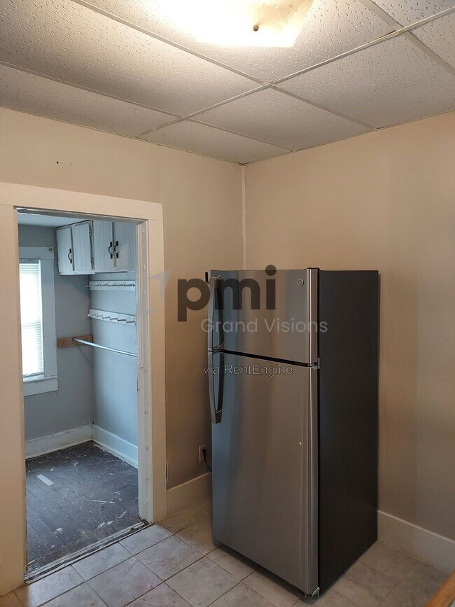 Foto del edificio - 1753 E Clay St