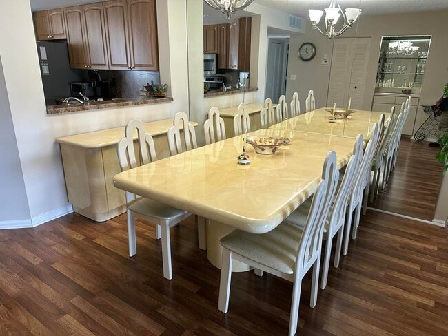 Foto del edificio - 15831 Loch Maree Ln