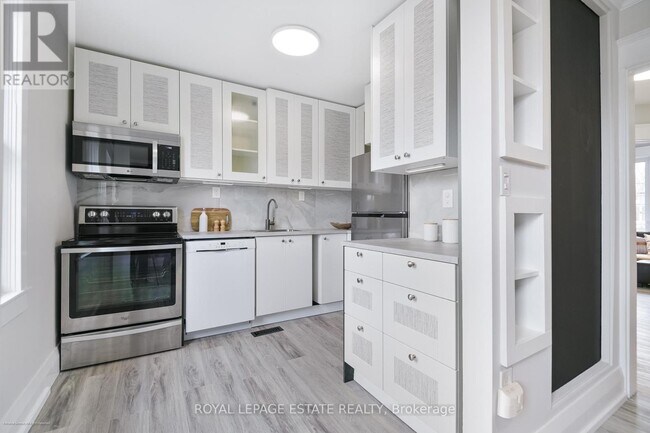 Photo du bâtiment - 34 Barrington Ave