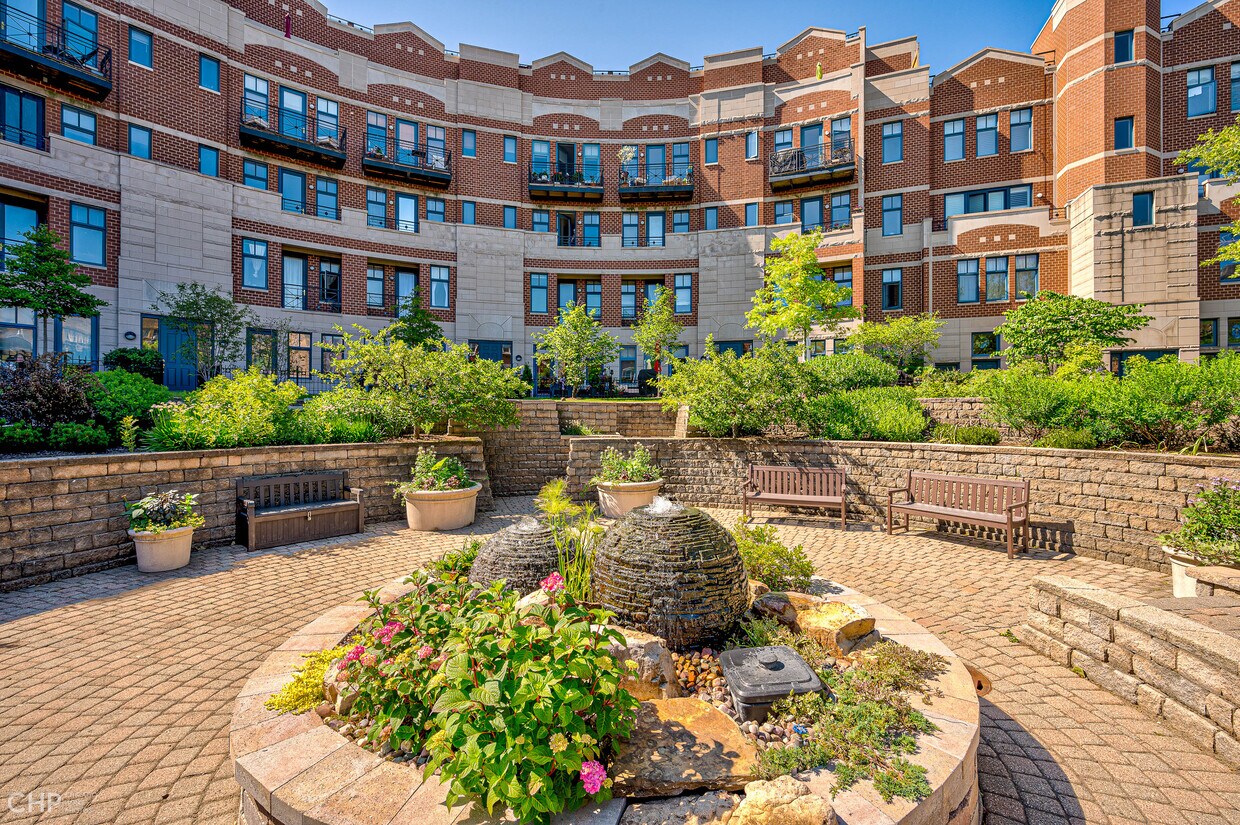 Foto principal - 7748 N Sheridan Rd