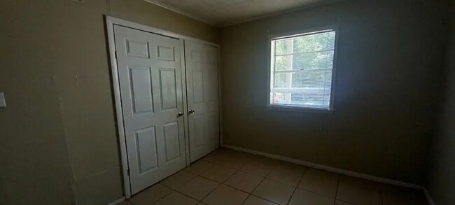 Foto del edificio - 2401 S Linden St