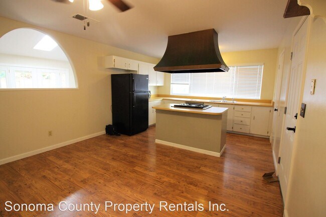 Foto del edificio - 4 br, 2 bath House - 8355 Lombard Way