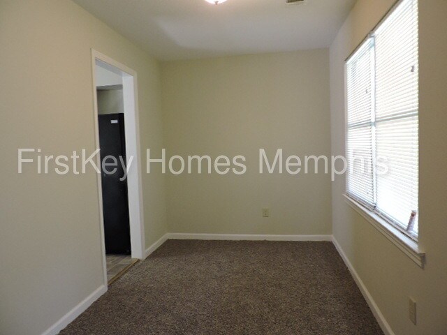 Building Photo - 3932 Callahan Dr