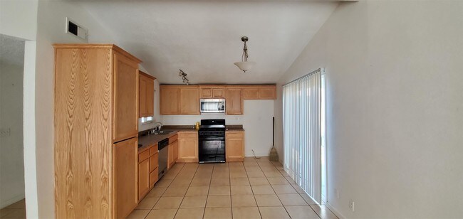 Building Photo - 44322 Gingham Ave
