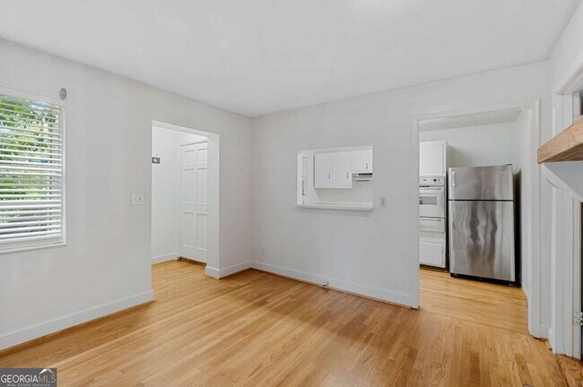 Building Photo - 11 Peachtree Hills Ave NE