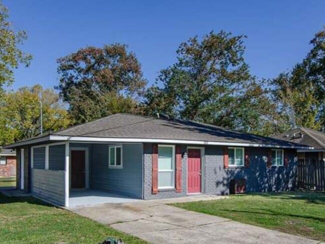 Building Photo - 3 Bedroom Single Family Home in Baton Rouge