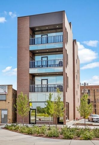 Primary Photo - 2378 N Elston Ave