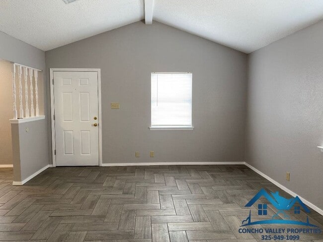 Foto del edificio - For Rent - 2 Bed/ 1 Bath Home in Lake Concho Annex