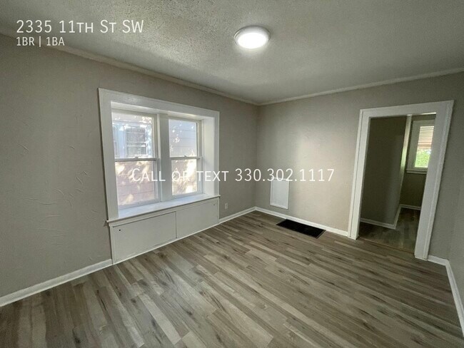 Foto del edificio - One bedroom one bathroom first level apart...