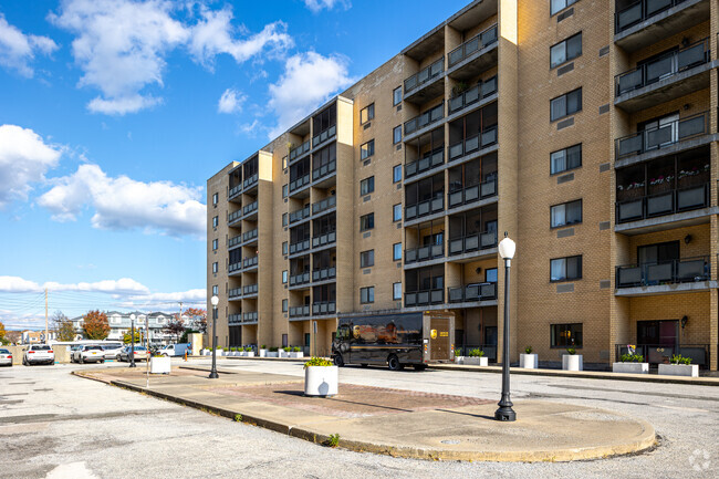 Building Photo - Springville Heights Condominiums