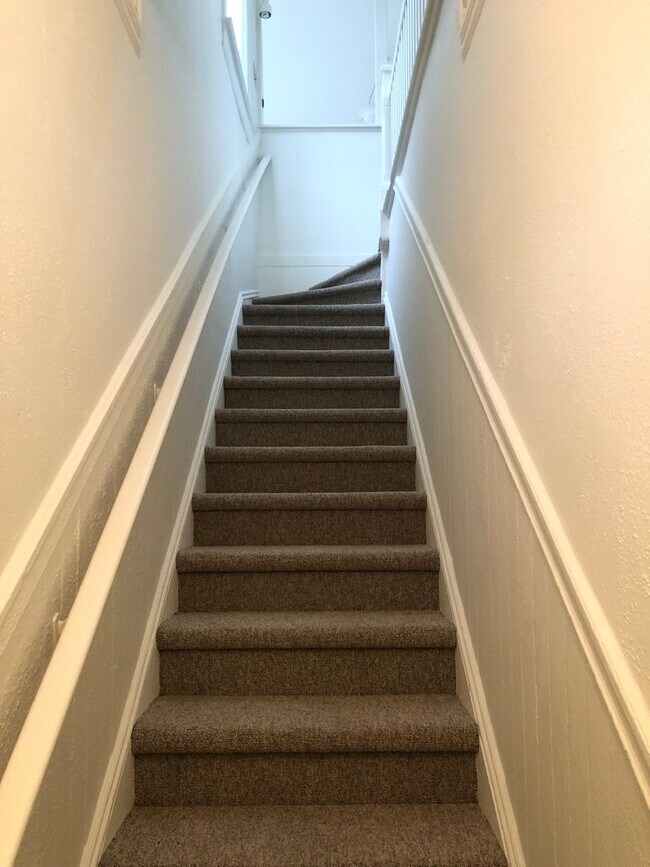 Building Photo - 333-335 Raymond Avenue