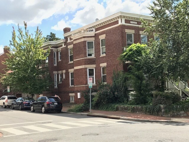 Foto del edificio - 1695 35th St NW