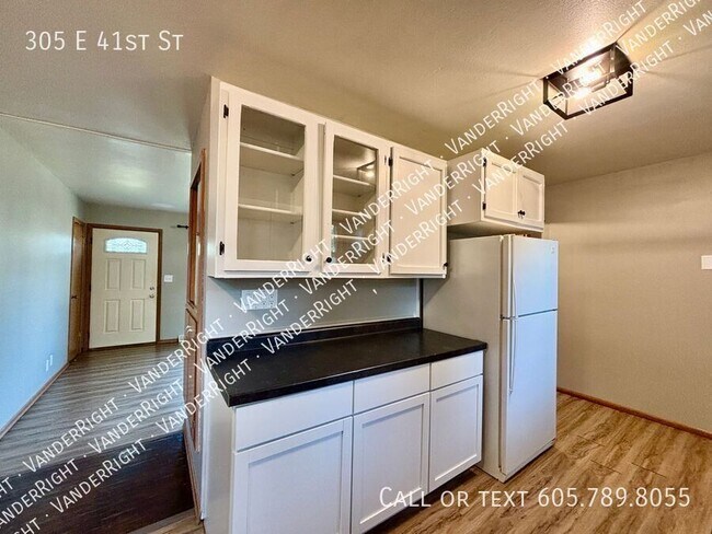 Foto del edificio - 305 E 41st St