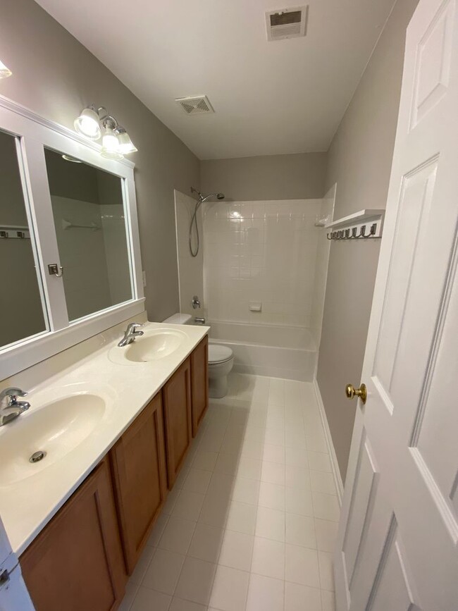 Foto del edificio - 3BD/2.5BA Townhome Within Walking Distance...