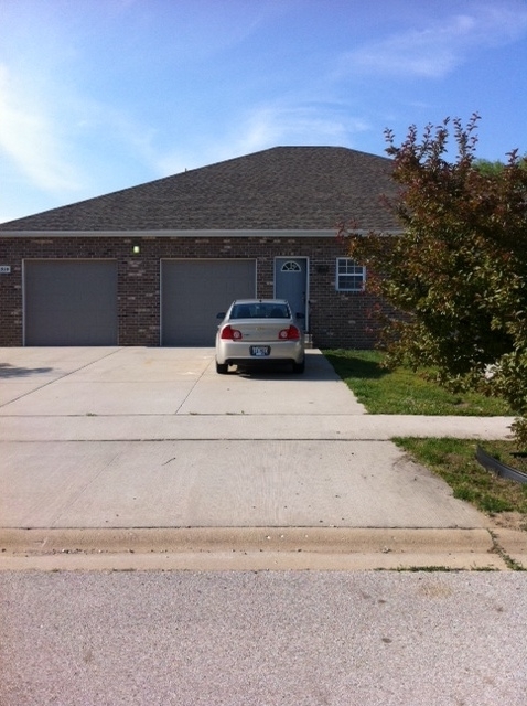 Primary Photo - 946 Jordan Ave