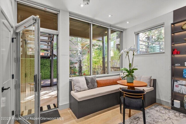 Foto del edificio - 434 E Main St