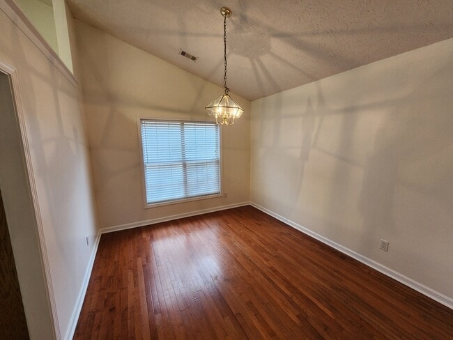 Foto del edificio - 3840 Sugarbrook Dr