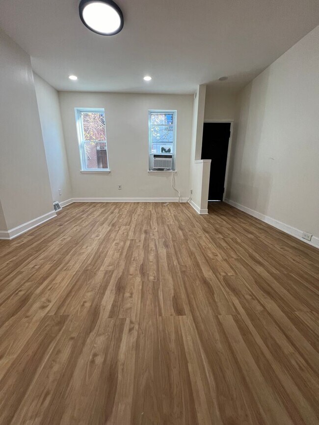 Building Photo - Stunning 2-Bedroom Townhome in Passyunk Sq...