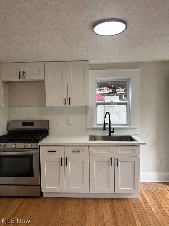 Foto del edificio - 1244 W 69th St