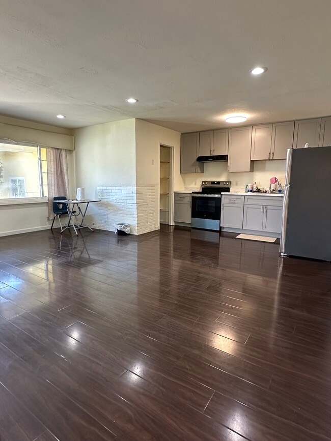 Building Photo - 407 Lloyd Ave