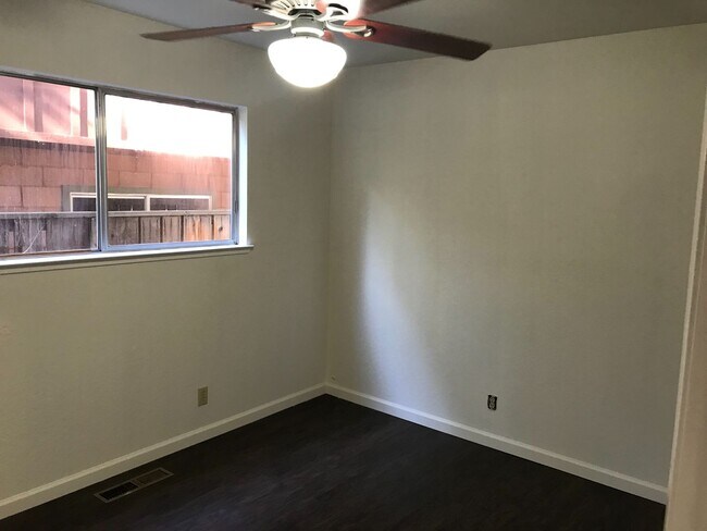 Building Photo - *LONG TERM RENTAL* Unfurnished